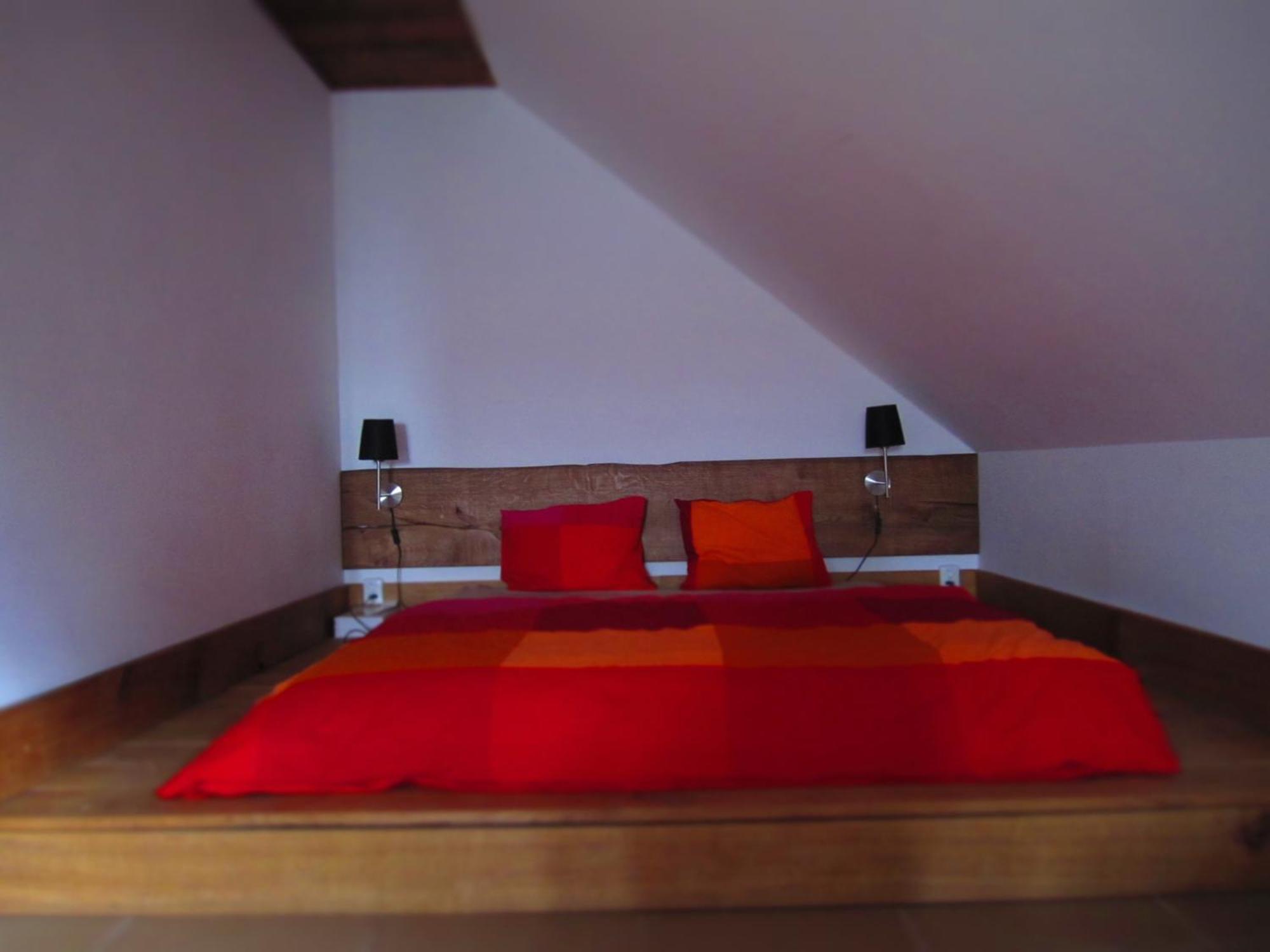 Holubnik Statecnych Zen Kralovych Apartment *
